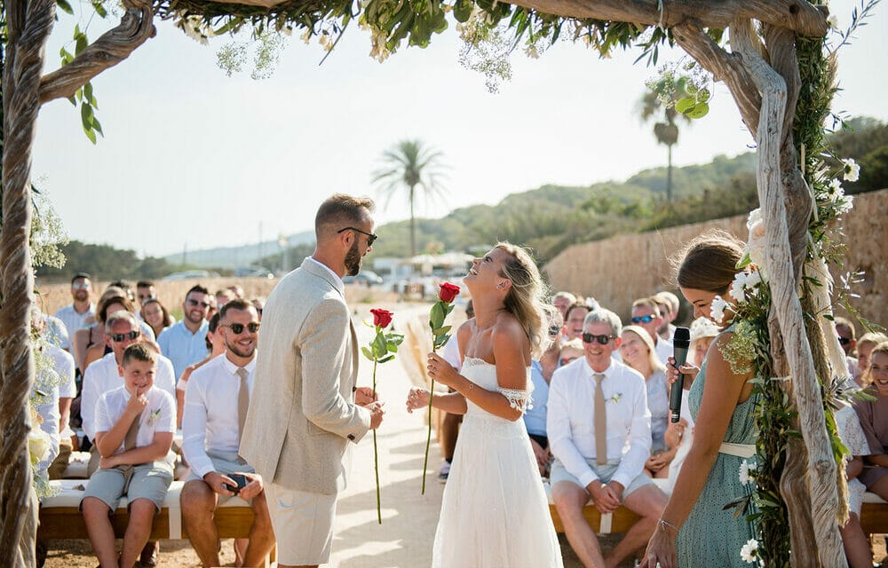 A Cerimônia das Rosas no Casamento: o toque criativo e romântico que faltava!